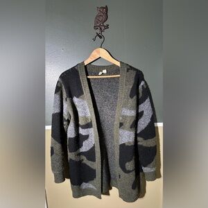Moth Women's Green and Black Camouflage Cardigan